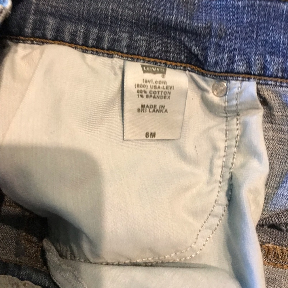 Levi’s - Picture 2 of 3